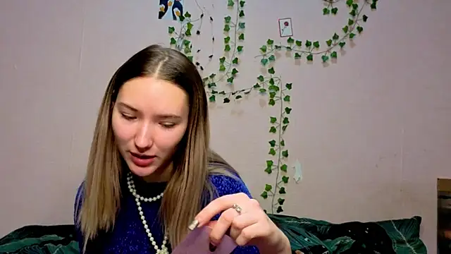 Snapshot of _kikiclark__ chatting on December 15, 2025, 8:25 pm kikiclark online show from December 15, 2025, 8:25 pm