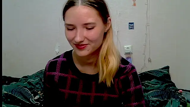 Snapshot of _kikiclark__ chatting on October 5, 2025, 9:27 pm kikiclark online show from October 5, 2025, 9:27 pm