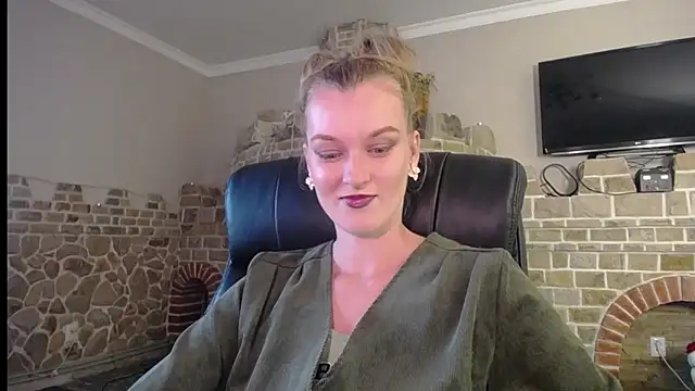 MysticVenus  online show from September 16, 2025, 2:51 pm