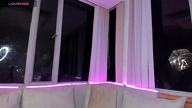 Mayajhons online show from September 11, 2025, 3:17 am