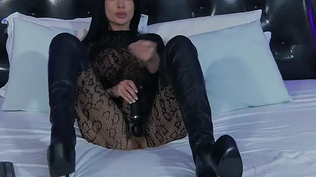 KendraMaxx online show from November 15, 2025, 5:55 am