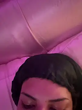 luluzinhax online show from April 15, 2026, 5:02 am