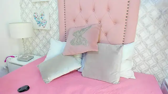 Snapshot of NebulaSin chatting on November 8, 2025, 7:50 pm NebulaSin online show from November 8, 2025, 7:50 pm