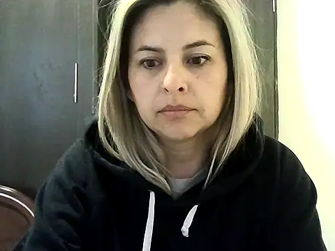 Snapshot of Valery__Rouse_ chatting on October 19, 2025, 2:20 pm Valery Rouse online show from October 19, 2025, 2:20 pm