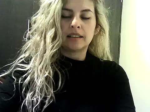 Snapshot of Valery__Rouse_ chatting on October 26, 2025, 4:35 am Valery Rouse online show from October 26, 2025, 4:35 am