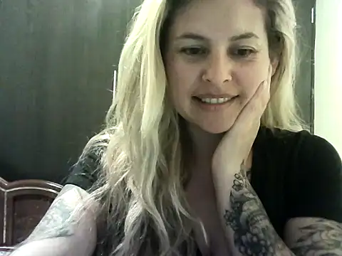 Snapshot of Valery__Rouse_ chatting on November 30, 2025, 10:10 pm Valery Rouse online show from November 30, 2025, 10:10 pm