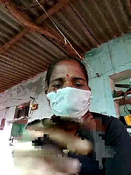 Snapshot of Hot-honi chatting on October 9, 2025, 1:55 pm Hot-honi online show from October 9, 2025, 1:55 pm