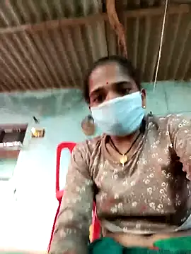 Snapshot of Hot-honi chatting on September 20, 2025, 12:10 pm Hot-honi online show from September 20, 2025, 12:10 pm