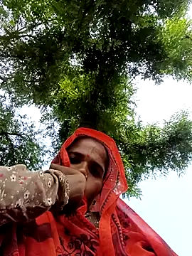 Snapshot of Hot-honi chatting on October 15, 2025, 6:11 am Hot-honi online show from October 15, 2025, 6:11 am