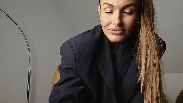 Snapshot of SashaSilk chatting on September 21, 2025, 10:15 pm SashaSilk online show from September 21, 2025, 10:15 pm