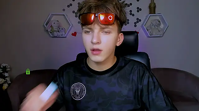 Snapshot of travis_wolf_ chatting on September 18, 2025, 7:17 pm travis wolf online show from September 18, 2025, 7:17 pm