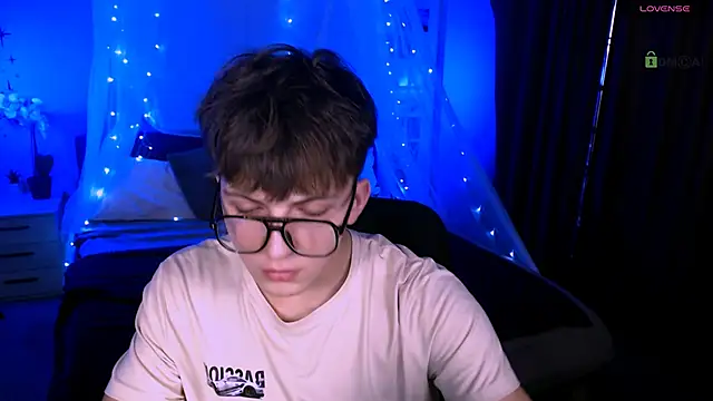 Snapshot of travis_wolf_ chatting on November 24, 2025, 7:58 pm travis wolf online show from November 24, 2025, 7:58 pm