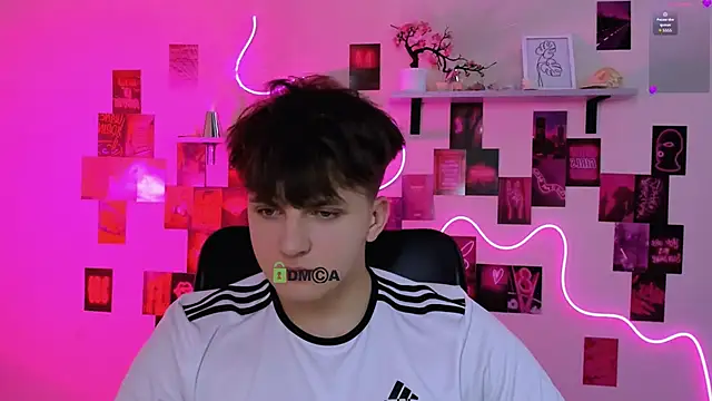 travis wolf  online show from April 14, 2026, 8:52 am