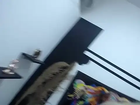 Snapshot of laura_fit chatting on December 5, 2025, 12:04 pm laura fit online show from December 5, 2025, 12:04 pm