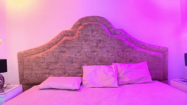 Snapshot of Sweet_1Angel chatting on September 11, 2025, 12:05 pm Sweet 1Angel online show from September 11, 2025, 12:05 pm