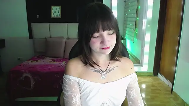  Charlotte Collins  online show from November 26, 2025, 2:28 pm