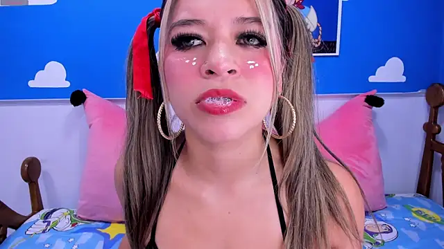 miss  evolet online show from April 18, 2026, 11:12 am