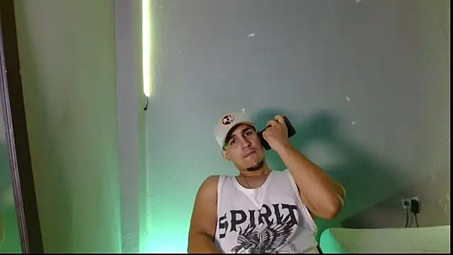 Snapshot of massimo_vidal_ chatting on December 13, 2025, 11:44 pm massimo vidal online show from December 13, 2025, 11:44 pm