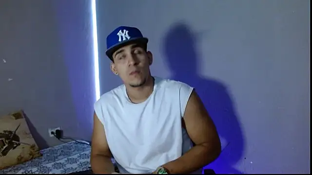 Snapshot of massimo_vidal_ chatting on November 14, 2025, 11:41 pm massimo vidal online show from November 14, 2025, 11:41 pm