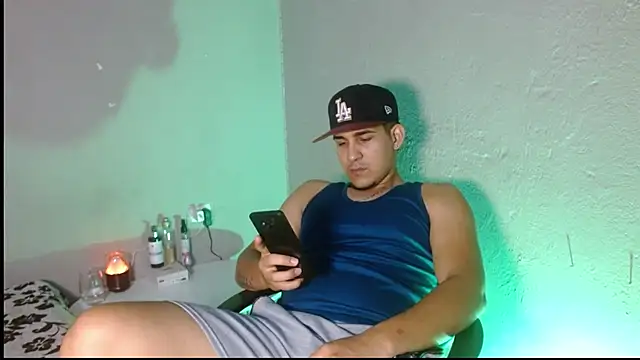 Snapshot of massimo_vidal_ chatting on December 16, 2025, 2:05 am massimo vidal online show from December 16, 2025, 2:05 am