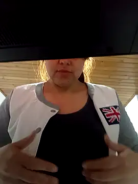 CARITOMIO online show from November 26, 2025, 11:38 pm