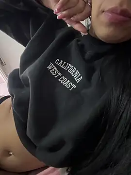 lulizoee online show from May 7, 2026, 7:17 pm