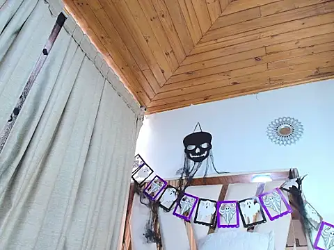 Snapshot of maraa_X chatting on October 28, 2025, 7:24 pm maraa X online show from October 28, 2025, 7:24 pm