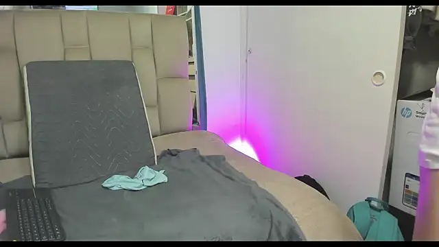 Snapshot of maraa_X chatting on November 4, 2025, 8:01 pm maraa X online show from November 4, 2025, 8:01 pm