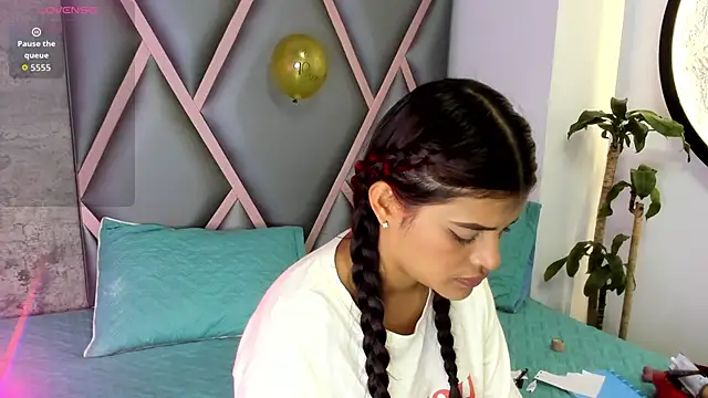 Snapshot of Miaa_Rosse chatting on November 13, 2025, 12:42 pm Miaa Rosse online show from November 13, 2025, 12:42 pm