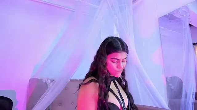 Snapshot of Miaa_Rosse chatting on December 14, 2025, 12:44 pm Miaa Rosse online show from December 14, 2025, 12:44 pm