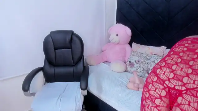 Snapshot of kate_lua chatting on December 17, 2025, 11:59 am kate lua online show from December 17, 2025, 11:59 am