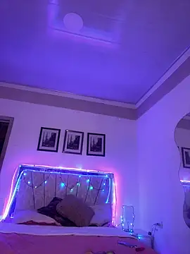 Snapshot of RedVelvet_Dream chatting on December 17, 2025, 11:43 pm RedVelvet Dream online show from December 17, 2025, 11:43 pm