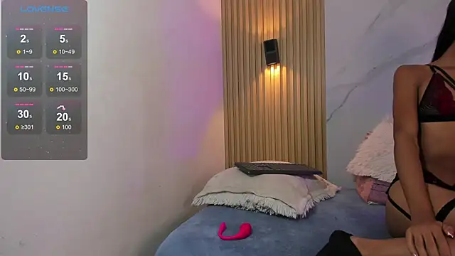 Valentinaliux  online show from March 5, 2026, 12:24 pm