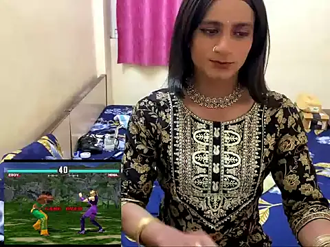 Snapshot of LuvLayla chatting on December 3, 2025, 10:31 pm LuvLayla online show from December 3, 2025, 10:31 pm