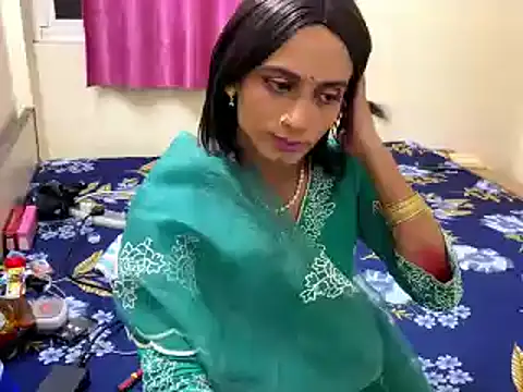 Snapshot of LuvLayla chatting on November 3, 2025, 10:46 pm LuvLayla online show from November 3, 2025, 10:46 pm