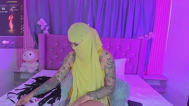 Nayla-Mouna online show from April 16, 2026, 9:39 pm