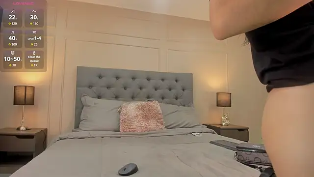 ALICESANDOVAL online show from October 27, 2025, 11:22 am