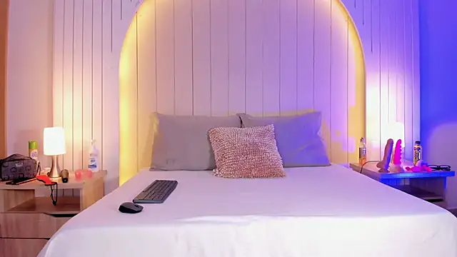 ALICESANDOVAL online show from December 15, 2025, 11:27 am