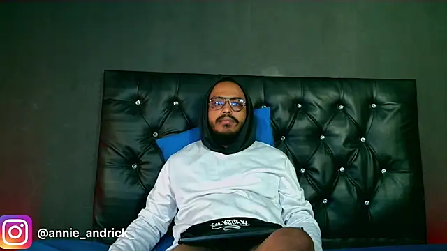 Snapshot of _leda_swan_ chatting on December 4, 2025, 2:38 pm leda swan online show from December 4, 2025, 2:38 pm