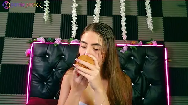  leda swan  online show from February 20, 2026, 1:13 pm