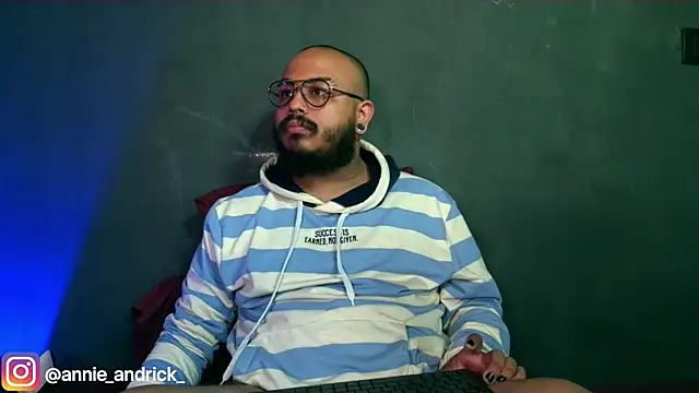 Snapshot of _leda_swan_ chatting on November 17, 2025, 12:31 pm leda swan online show from November 17, 2025, 12:31 pm