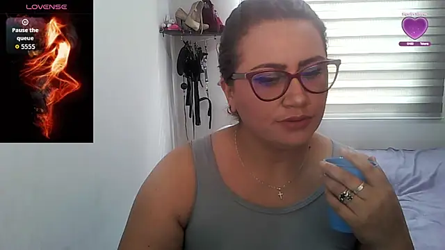 Snapshot of Vesper_Vixen chatting on September 19, 2025, 1:48 pm Vesper Vixen online show from September 19, 2025, 1:48 pm