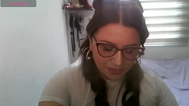 Snapshot of Vesper_Vixen chatting on October 1, 2025, 2:32 pm Vesper Vixen online show from October 1, 2025, 2:32 pm