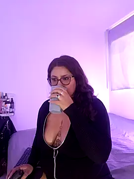 Snapshot of Vesper_Vixen chatting on November 24, 2025, 3:56 pm Vesper Vixen online show from November 24, 2025, 3:56 pm