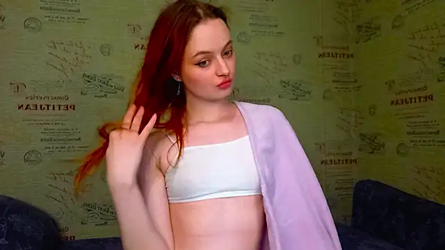 Snapshot of emi_less chatting on February 12, 2026, 10:20 pm emi less online show from February 12, 2026, 10:20 pm