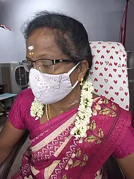 Snapshot of umashreetamil chatting on May 18, 2026, 2:44 pm umashreetamil online show from May 18, 2026, 2:44 pm