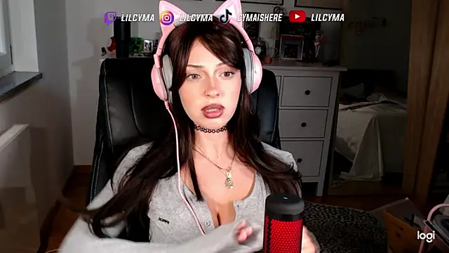 Snapshot of cymaishere chatting on October 1, 2025, 4:55 pm cymaishere online show from October 1, 2025, 4:55 pm