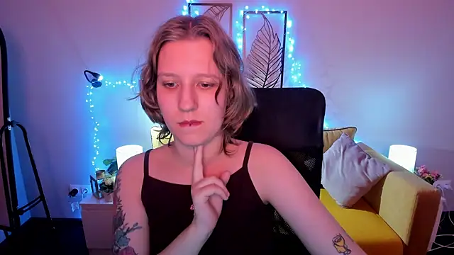 Snapshot of Hailey_Foxy chatting on October 15, 2025, 8:55 am Hailey Foxy online show from October 15, 2025, 8:55 am