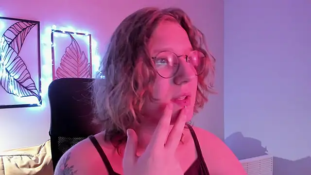 Snapshot of Hailey_Foxy chatting on November 18, 2025, 9:01 am Hailey Foxy online show from November 18, 2025, 9:01 am