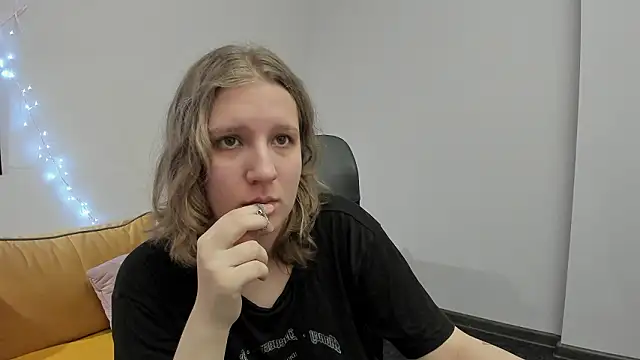 Snapshot of Hailey_Foxy chatting on February 12, 2026, 12:49 pm Hailey Foxy online show from February 12, 2026, 12:49 pm